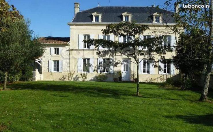 le domaine de bellevue Bed and Breakfast Tanzac Eksteriør billede